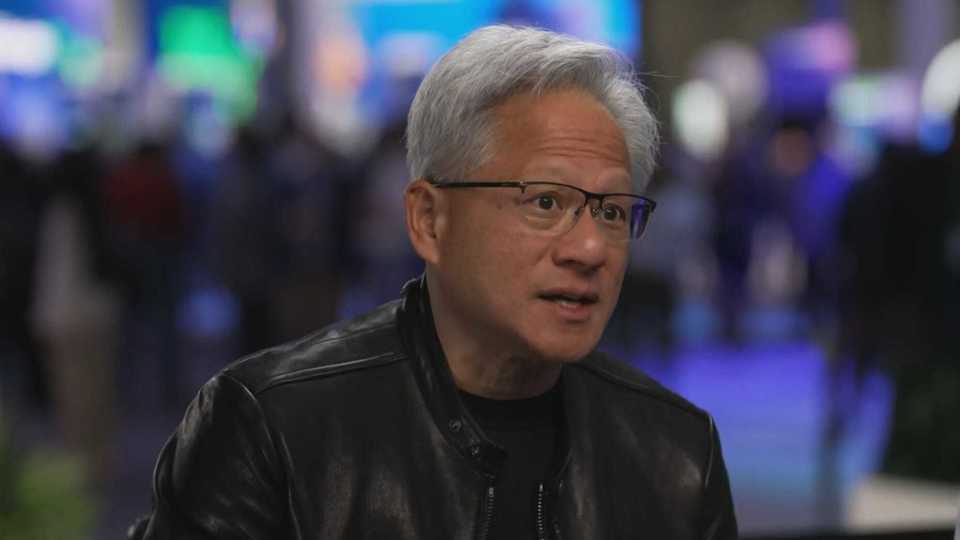 半岛体育注册网址-特朗普电话急召：黄仁勋飞往阿拉斯加追上总统专机